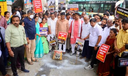 ಸುರಂಗ ಮಾರ್ಗ ವಿರುದ್ಧ ಸ್ಯಾಂಕಿ ಕೆರೆ ಬಳಿ ವಿಪಕ್ಷ ನಾಯಕ ಅಶೋಕ್ ನೇತೃತ್ವದಲ್ಲಿ ಬಿಜೆಪಿ ಪ್ರತಿಭಟನೆ.