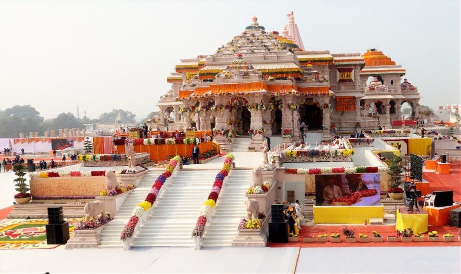 ಅಯೋಧ್ಯೆಯ ರಾಮಮಂದಿರದಲ್ಲಿ ಧರ್ಮಧ್ವಜಾರೋಹಣ – ಐತಿಹಾಸಿಕ ಕ್ಷಣಕ್ಕೆ ಸಾಕ್ಷಿಯಾದ ದೇಶ.