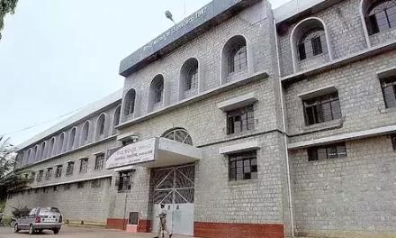 ಪರಪ್ಪನ ಅಗ್ರಹಾರ ಜೈಲಿನಲ್ಲಿ ಮೊಬೈಲ್ ಬಳಕೆ: ಭದ್ರತಾ ಲೋಪ ಮತ್ತು ‘ವಿಐಪಿ’ ಸೌಲಭ್ಯಗಳ ಬಗ್ಗೆ ಗಂಭೀರ ಚರ್ಚೆ