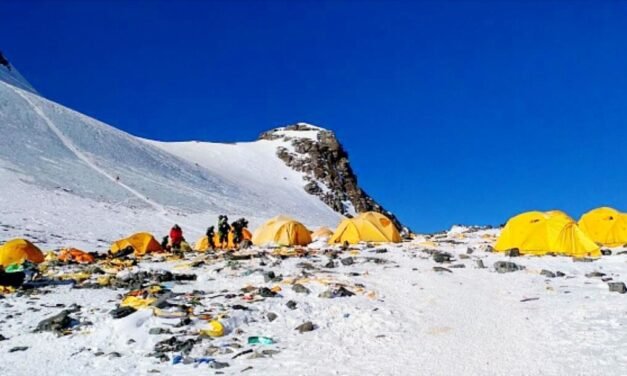 ಮೌಂಟ್ ಎವರೆಸ್ಟ್‌ನಲ್ಲಿ ಹೆಚ್ಚುತ್ತಿರುವ ಕಸದ ಸಮಸ್ಯೆ| ನೇಪಾಳ ಸರ್ಕಾರದಿಂದ 5 ವರ್ಷಗಳ ಸ್ವಚ್ಛತಾ ಯೋಜನೆ