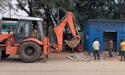 ಸಕಲೇಶಪುರದಲ್ಲಿ ಅಕ್ರಮ ಅಂಗಡಿಗಳ ತೆರವು ಕಾರ್ಯಾಚರಣೆ
