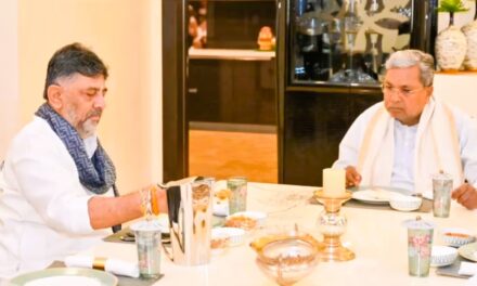 ಸಿದ್ದರಾಮಯ್ಯ-ಡಿ ಕೆ ಶಿವಕುಮಾರ್ ಬ್ರೇಕ್ ಫಾಸ್ಟ್ ಮೀಟಿಂಗ್- ನಾಟಿಕೋಳಿ, ಇಡ್ಲಿಜೊತೆ ಮಾತುಕತೆ