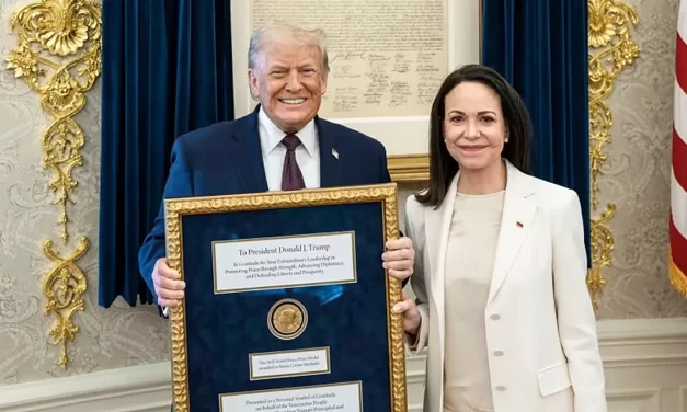 ಮಾರಿಯಾ ಮಚಾಡೊ ನೊಬೆಲ್ ಪದಕವನ್ನು ಟ್ರಂಪ್‌ಗೆ ಹಸ್ತಾಂತರಿಸಿದ ಘಟನೆ ರಾಜಕೀಯ ಚರ್ಚೆಗೆ ಕಾರಣ