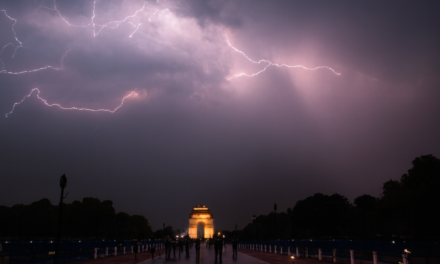 ದೆಹಲಿಯಲ್ಲಿ ಗುಡುಗು-ಮಳೆ: ವಿಮಾನ ನಿಲ್ದಾಣದಲ್ಲಿ ತೀವ್ರ ಅಸ್ತವ್ಯಸ್ತತೆ