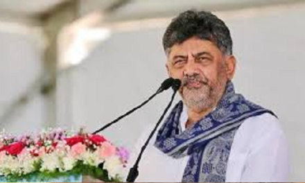 ಅಧಿಕಾರಿಗಳ ಜತೆ ಸಿಎಂ ಡಿಕೆ ಶಿವಕುಮಾರ್ ಸಭೆ