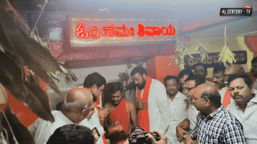 ಐದನೇ ದಿನಕ್ಕೆ ಕಾಲಿಟ್ಟ ಬಿಜೆಪಿ ‘ಬಳ್ಳಾರಿ ಚಲೋ’: ಕಾರಟಗಿಯಲ್ಲಿ ವಿಜಯೇಂದ್ರ ನೇತೃತ್ವದ ಪಾದಯಾತ್ರೆ